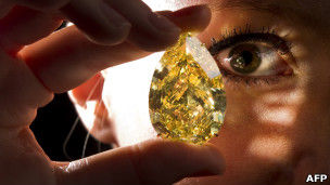 该黄色钻石创下同类宝钻最高拍卖价格纪录。 该黄色钻石创下同类宝钻最高拍卖价格纪录。