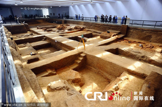 2011年9月30日,西安,秦始皇陵9901、0006陪葬坑陈列厅试开放运行。图片来源:cfp 2011年9月30日,西安,秦始皇陵9901、0006陪葬坑陈列厅试开放运行。图片来源:cfp