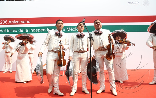 4 墨西哥传统歌舞表演_副本.jpg